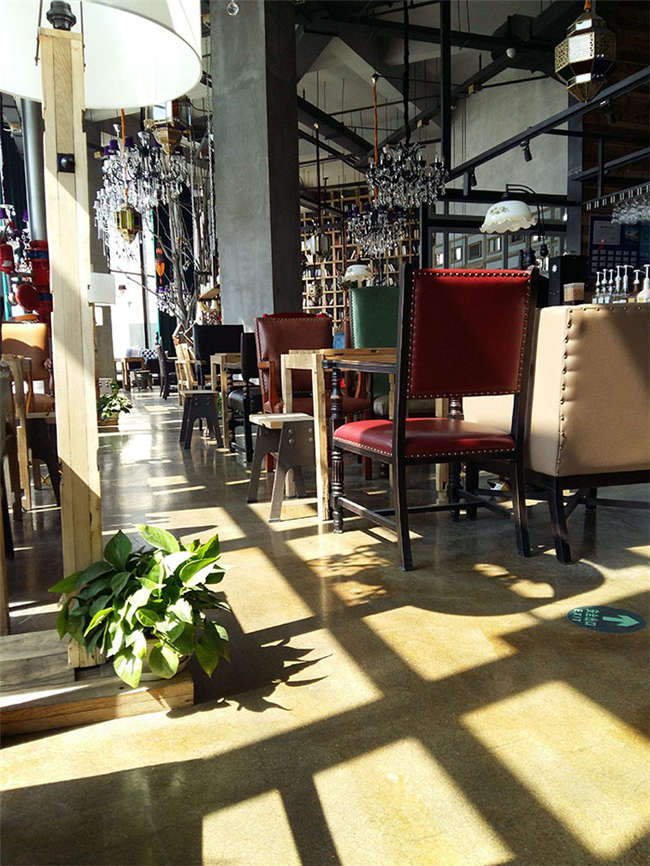 環(huán)氧地坪易留腳印，莆田環(huán)氧鉑鈦晶地坪(圖1)